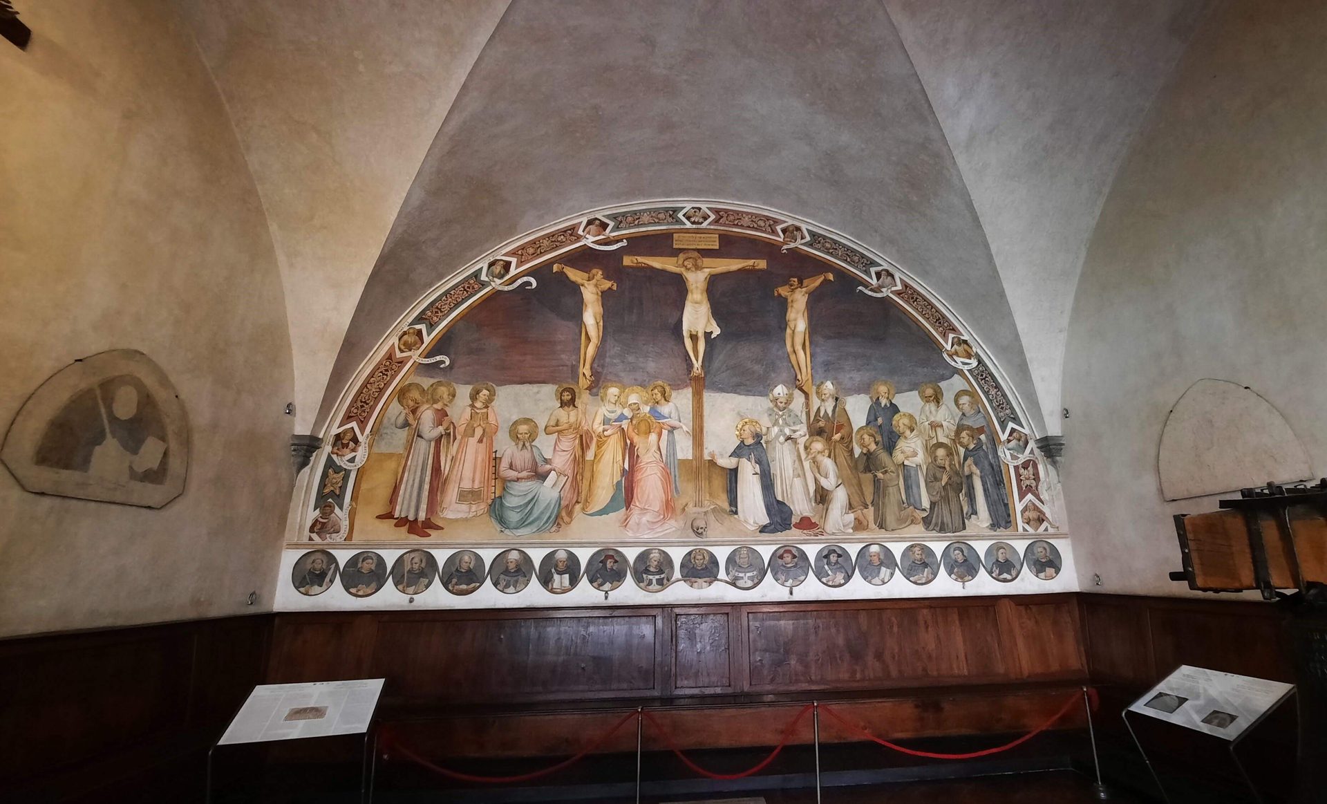 Fresco%20with%20Crucifixion%20with%20Saints%20%5B1%5D.jpg